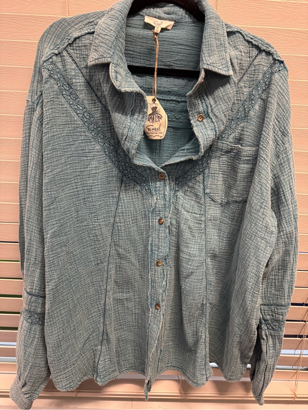 Easel Los Angeles Women's Light Blue Textured Top